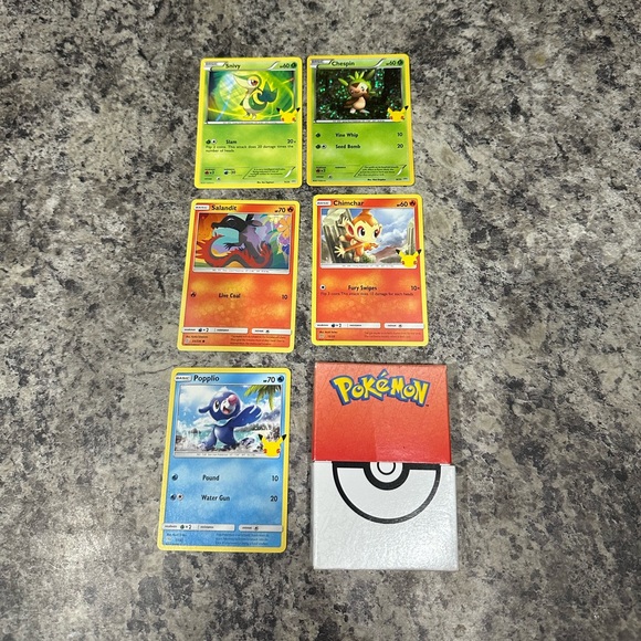 Pokémon Cards Lot Of 5 With Carrying Storage Case - Picture 2 of 11